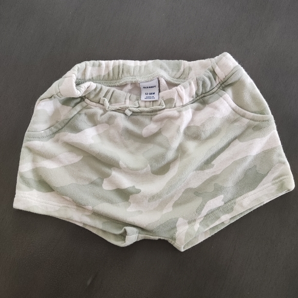 Bundle Old Navy Baby Girl 3 one piece and 2 shorts Size 12-18M - Picture 4 of 12